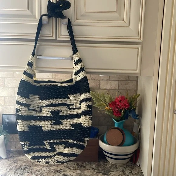 No Boundries Black and Cream crochet Patterned Women's Bag. New with tag. - Picture 2 of 10